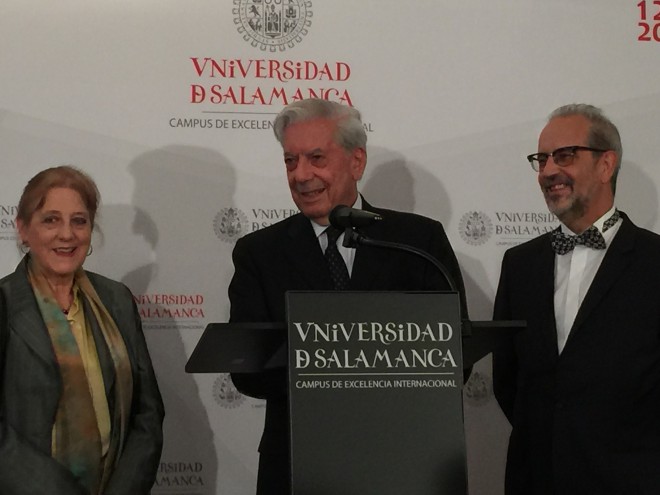 Mario Vargas Llosa, antes de ser nombrado Doctor Honoris Causa por la Universidad de Salamanca.